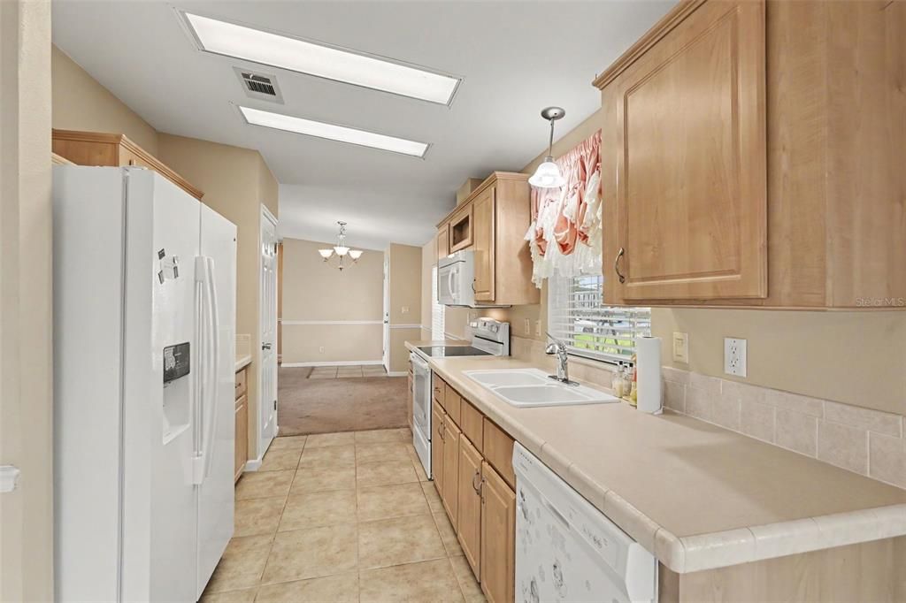 En Venta: $215,000 (3 camas, 2 baños, 1377 Pies cuadrados)