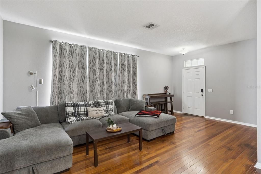 En Venta: $504,000 (5 camas, 2 baños, 2092 Pies cuadrados)