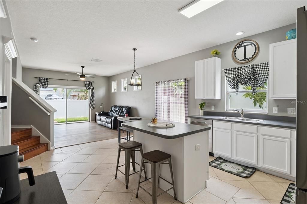 En Venta: $504,000 (5 camas, 2 baños, 2092 Pies cuadrados)