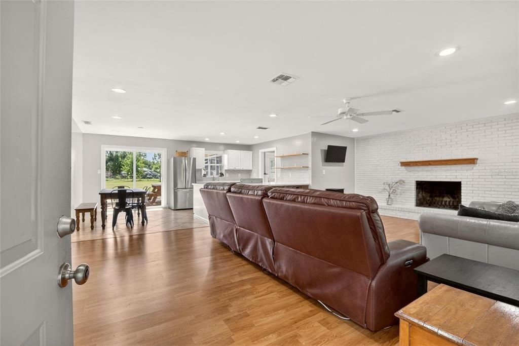 For Sale: $480,000 (3 beds, 2 baths, 1450 Square Feet)