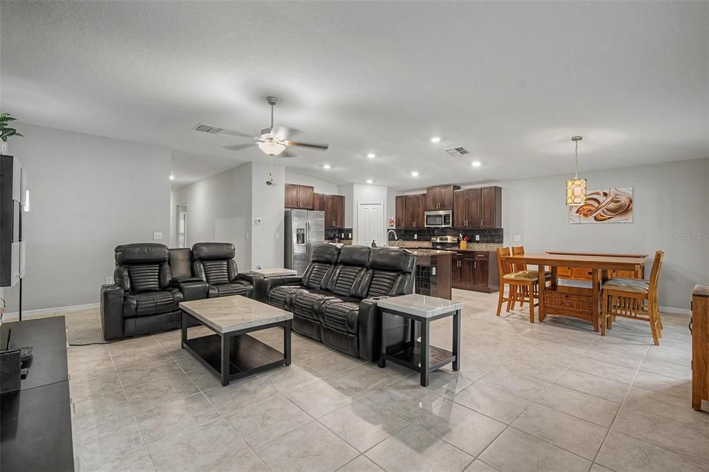 For Sale: $378,000 (4 beds, 2 baths, 1936 Square Feet)