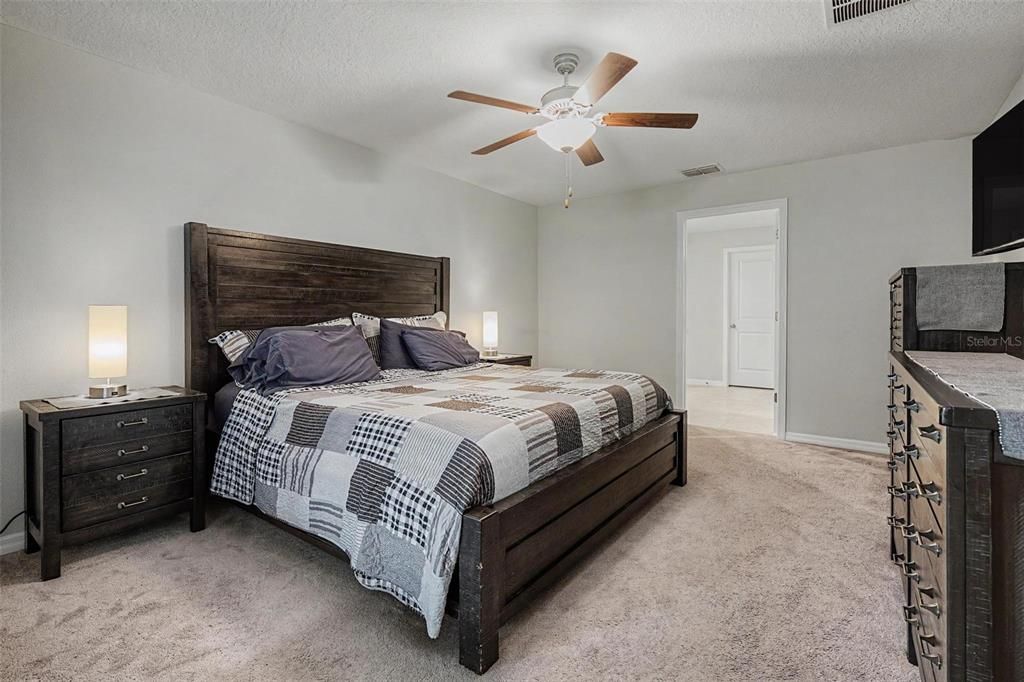 For Sale: $378,000 (4 beds, 2 baths, 1936 Square Feet)