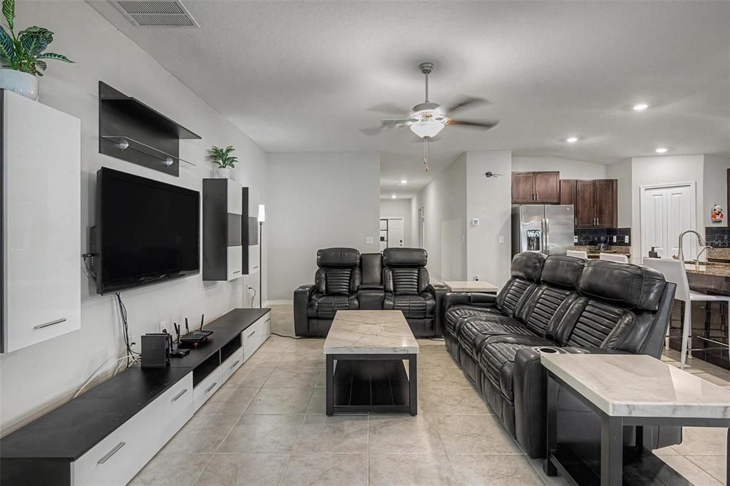 For Sale: $378,000 (4 beds, 2 baths, 1936 Square Feet)