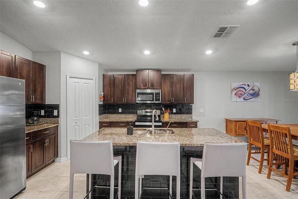 For Sale: $378,000 (4 beds, 2 baths, 1936 Square Feet)