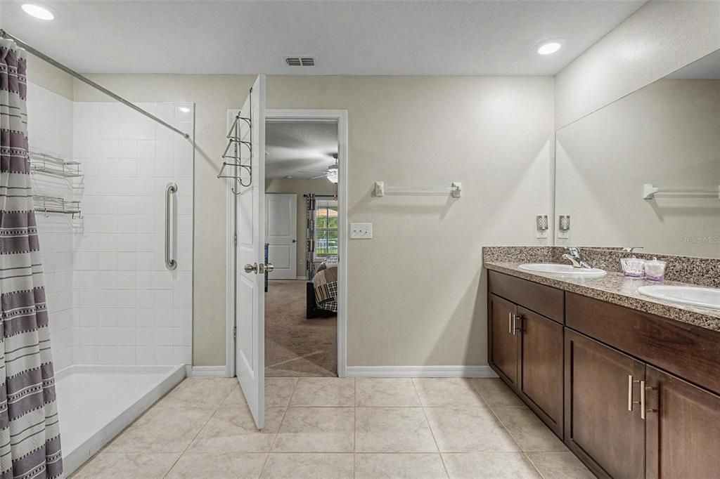 For Sale: $378,000 (4 beds, 2 baths, 1936 Square Feet)