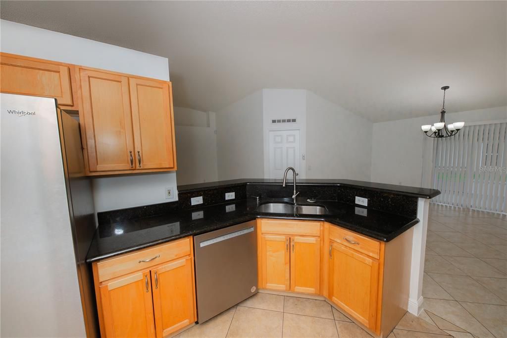 В аренду: $2,400 (3 спален, 2 ванн, 1632 Квадратных фут)