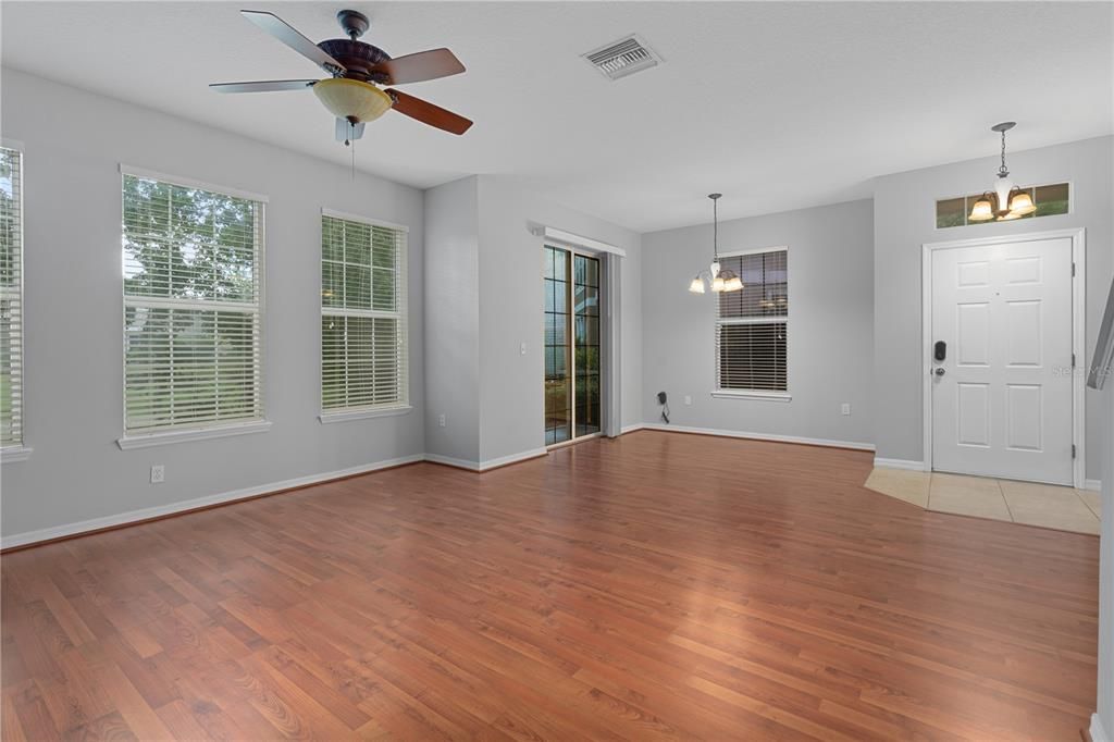 For Sale: $245,000 (3 beds, 2 baths, 1513 Square Feet)