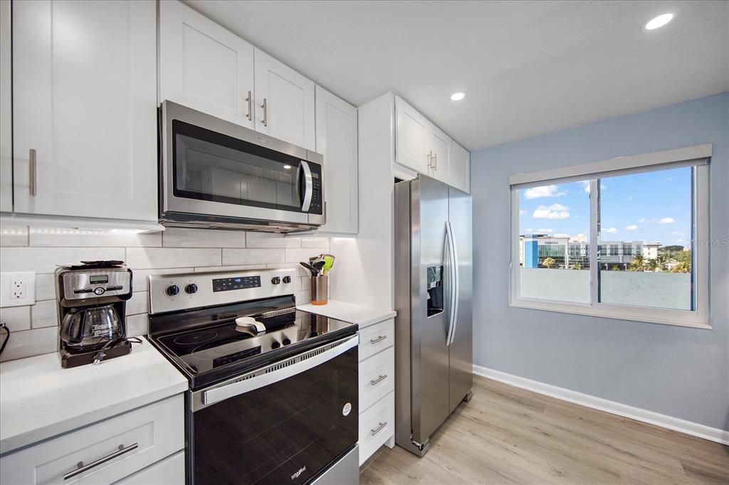 For Sale: $925,000 (2 beds, 2 baths, 1225 Square Feet)
