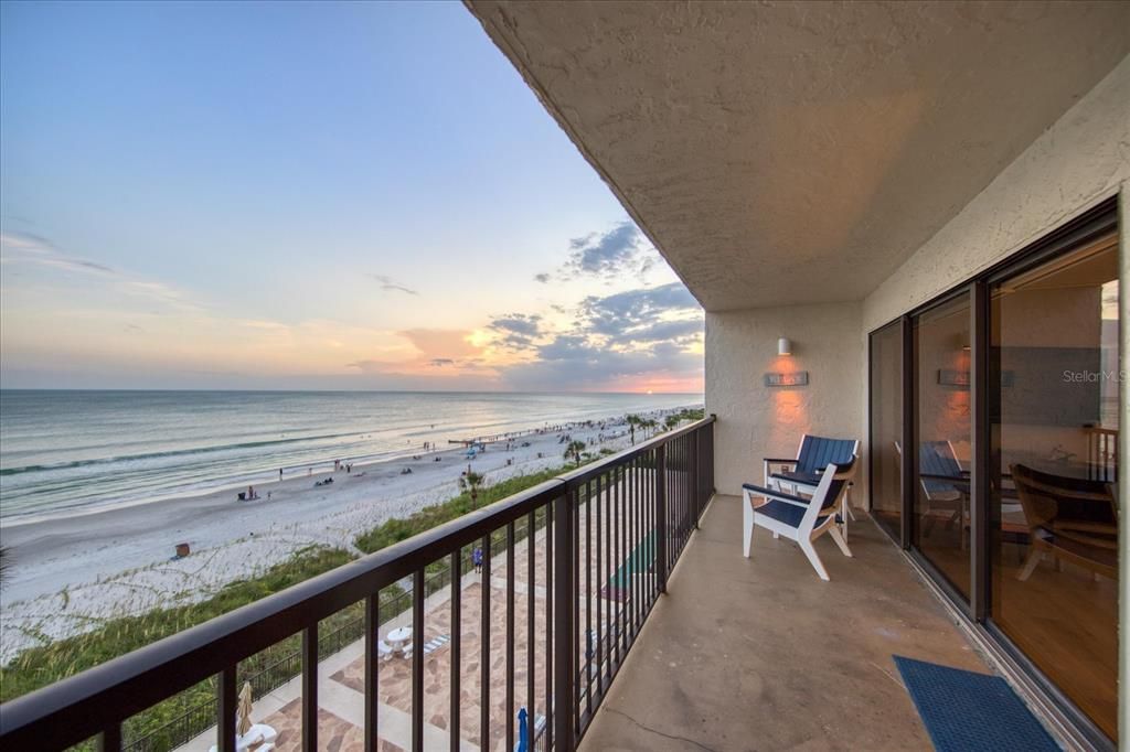 For Sale: $925,000 (2 beds, 2 baths, 1225 Square Feet)