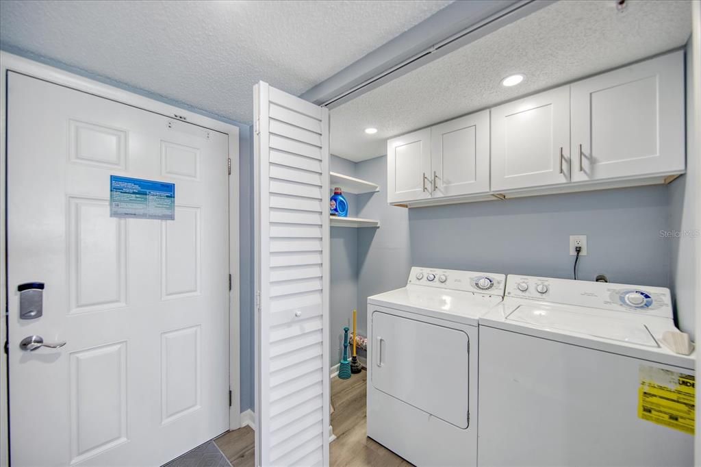 For Sale: $925,000 (2 beds, 2 baths, 1225 Square Feet)