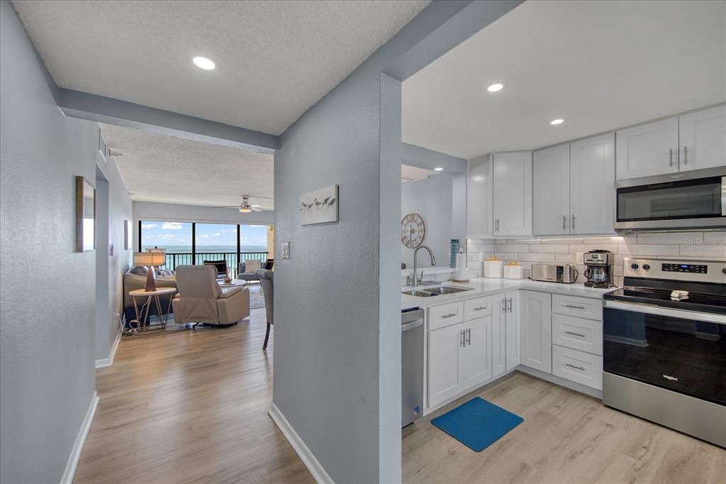 For Sale: $925,000 (2 beds, 2 baths, 1225 Square Feet)