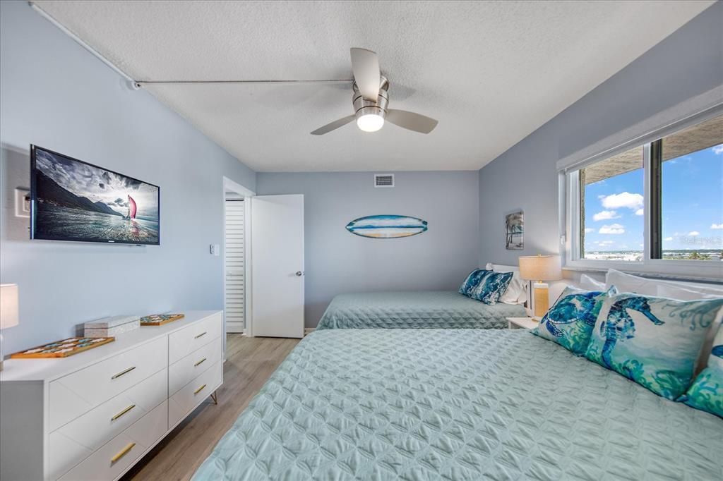 For Sale: $925,000 (2 beds, 2 baths, 1225 Square Feet)