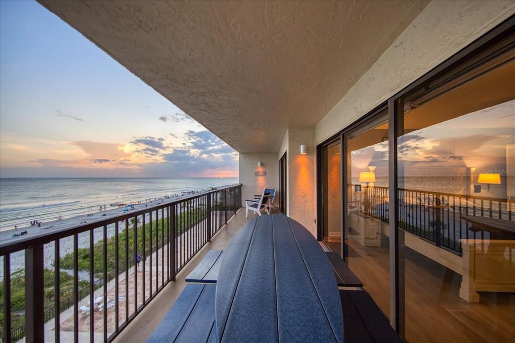 For Sale: $925,000 (2 beds, 2 baths, 1225 Square Feet)