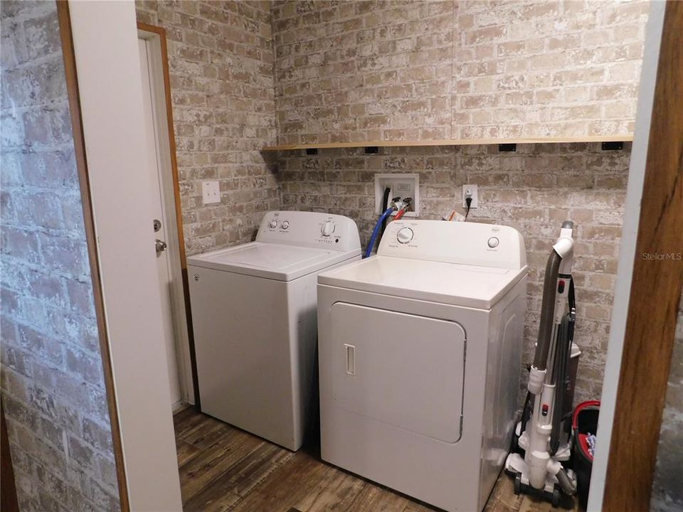 For Sale: $220,000 (3 beds, 2 baths, 1248 Square Feet)