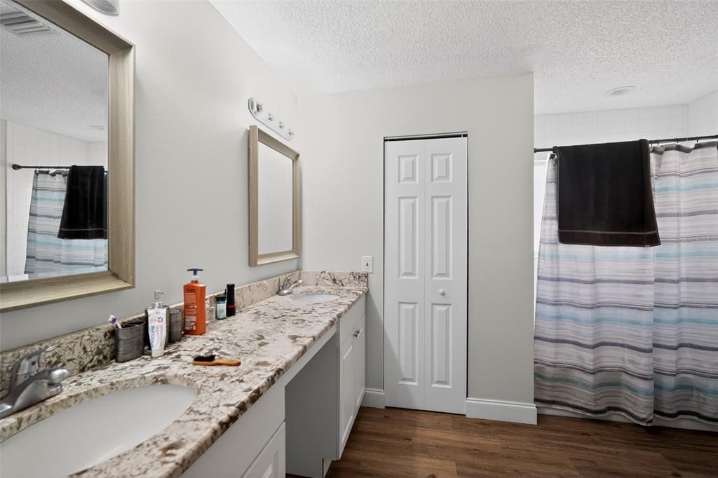 For Sale: $375,000 (3 beds, 2 baths, 1625 Square Feet)
