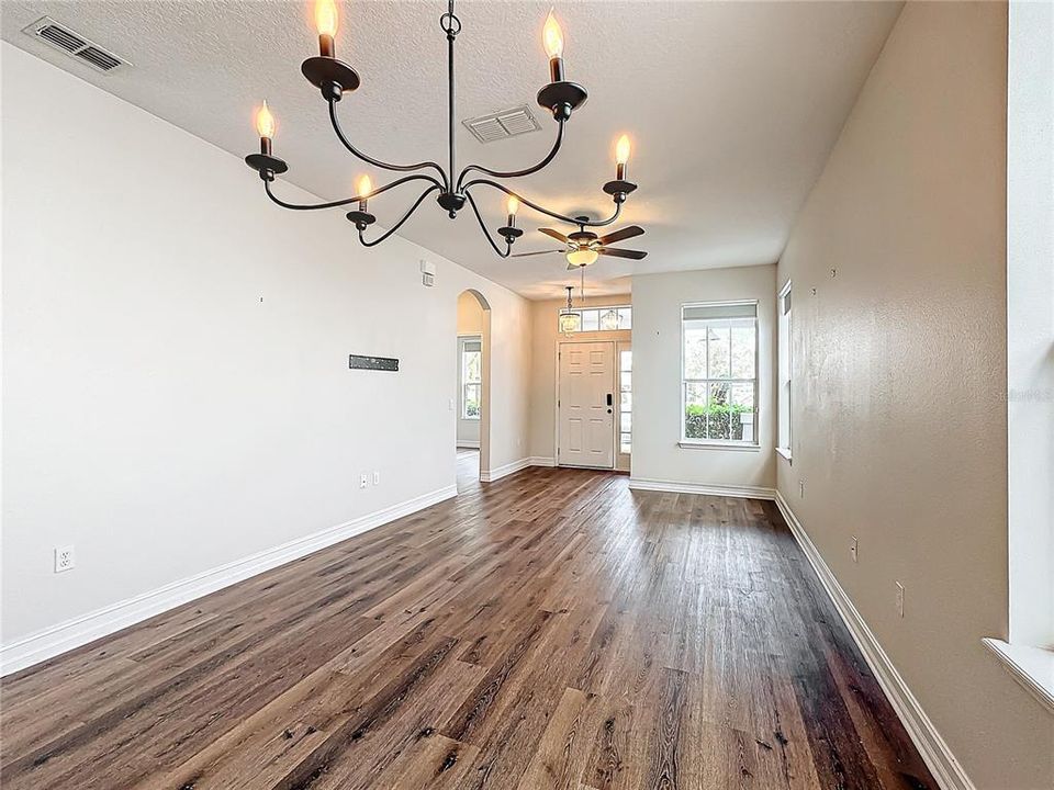 For Sale: $324,000 (2 beds, 2 baths, 1188 Square Feet)