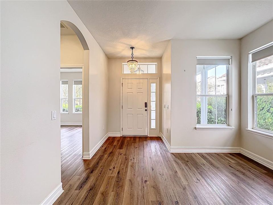 For Sale: $324,000 (2 beds, 2 baths, 1188 Square Feet)