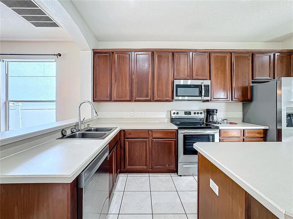 For Sale: $324,000 (2 beds, 2 baths, 1188 Square Feet)