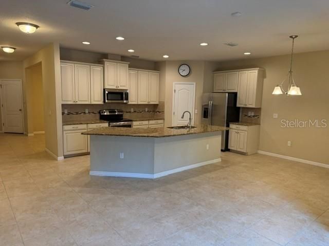 For Rent: $2,400 (3 beds, 2 baths, 2269 Square Feet)
