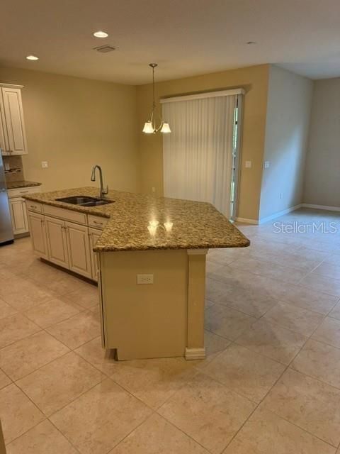 For Rent: $2,400 (3 beds, 2 baths, 2269 Square Feet)