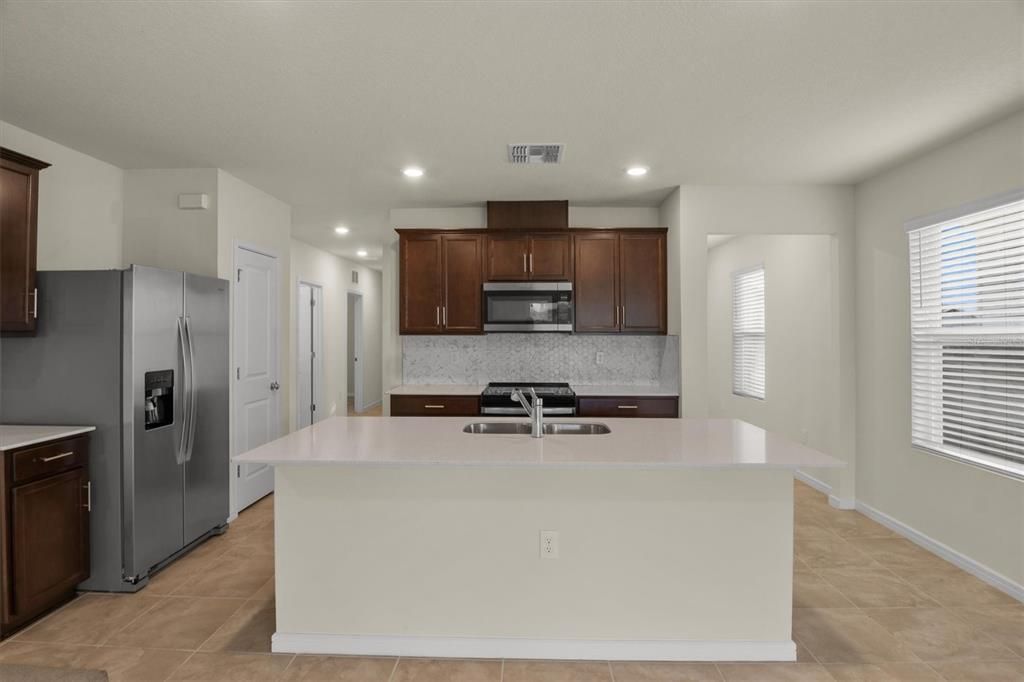 For Sale: $414,900 (4 beds, 2 baths, 1580 Square Feet)