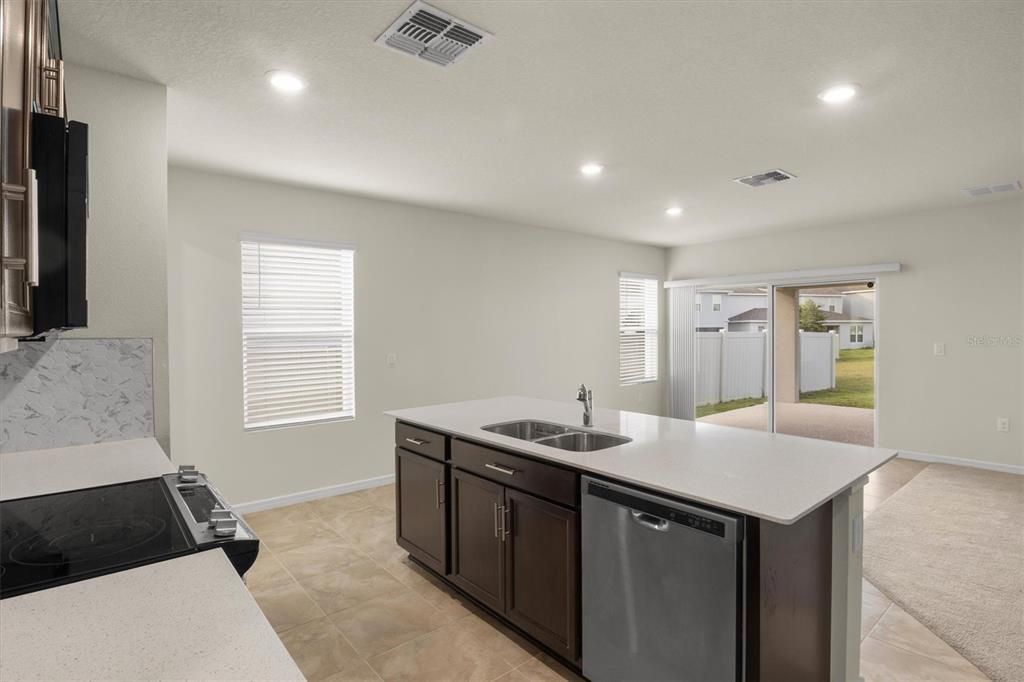 For Sale: $414,900 (4 beds, 2 baths, 1580 Square Feet)
