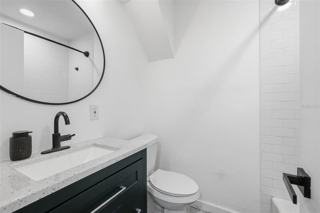For Sale: $339,999 (2 beds, 1 baths, 1058 Square Feet)