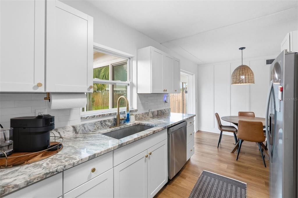 For Sale: $339,999 (2 beds, 1 baths, 1058 Square Feet)