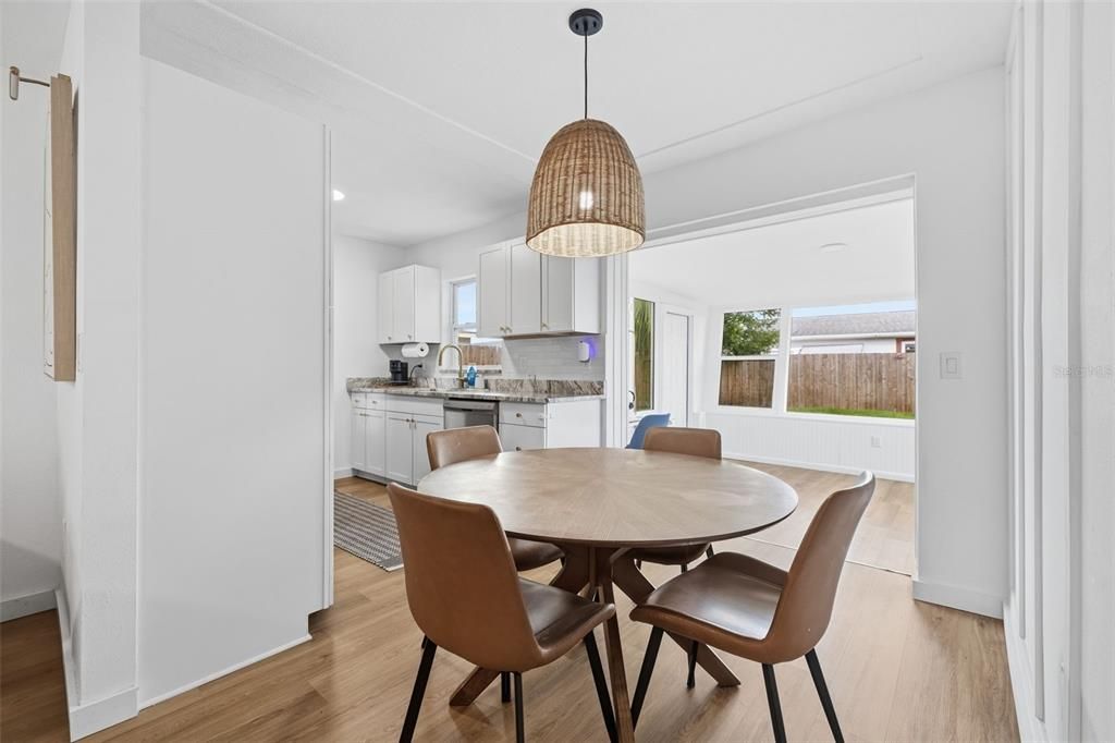 For Sale: $339,999 (2 beds, 1 baths, 1058 Square Feet)
