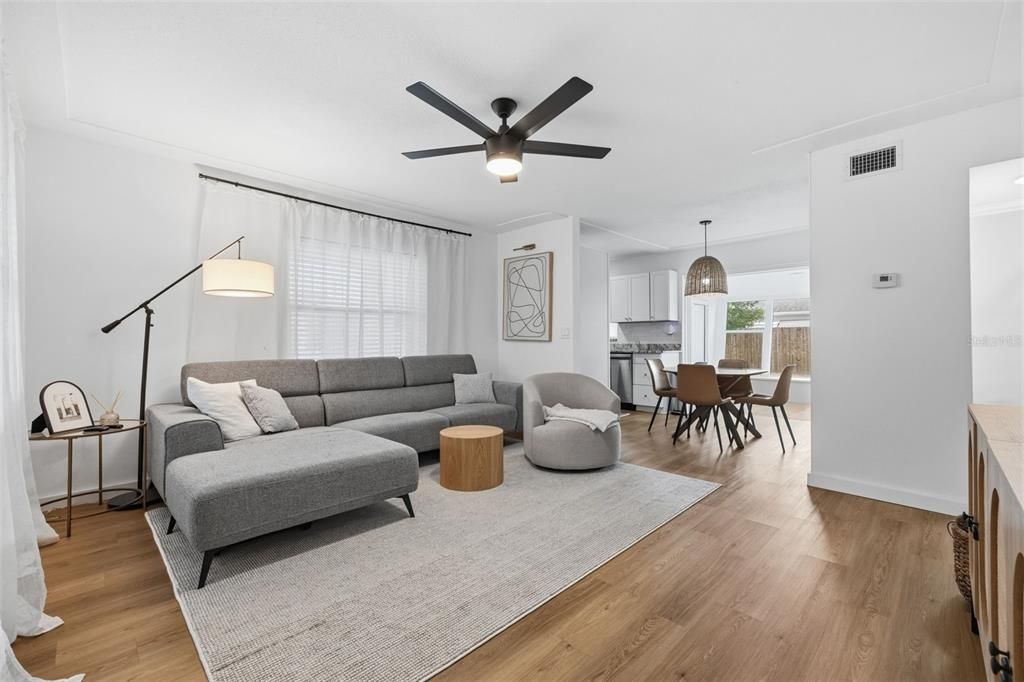 For Sale: $339,999 (2 beds, 1 baths, 1058 Square Feet)