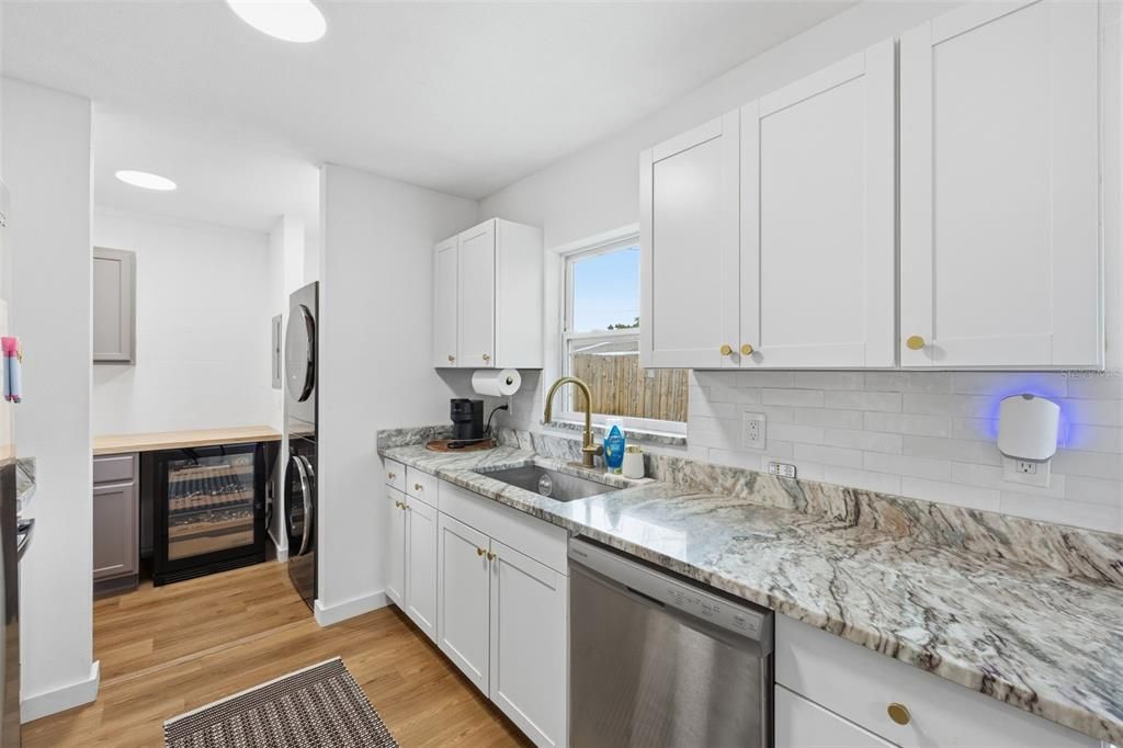 For Sale: $339,999 (2 beds, 1 baths, 1058 Square Feet)