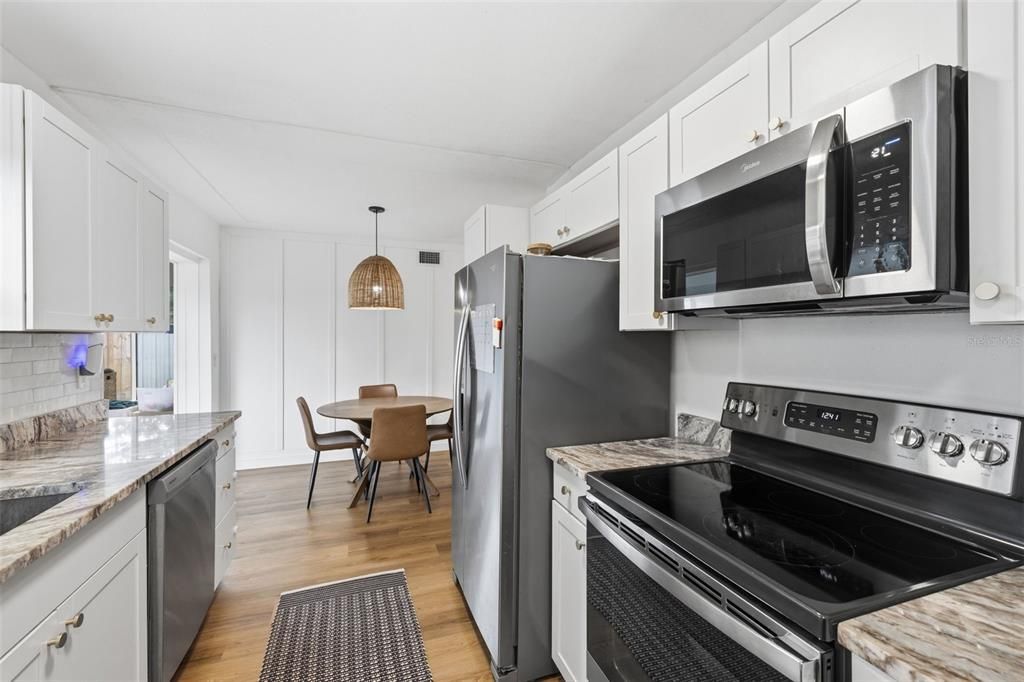 For Sale: $339,999 (2 beds, 1 baths, 1058 Square Feet)