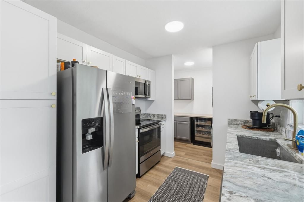 For Sale: $339,999 (2 beds, 1 baths, 1058 Square Feet)