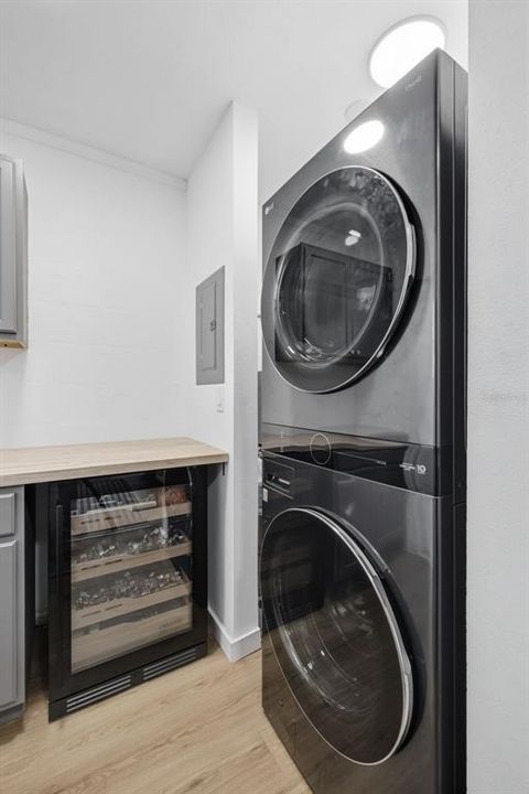 For Sale: $339,999 (2 beds, 1 baths, 1058 Square Feet)
