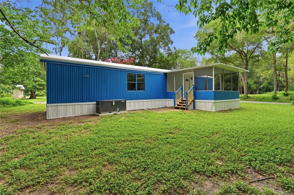 For Sale: $139,900 (2 beds, 1 baths, 784 Square Feet)