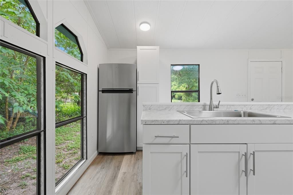 For Sale: $139,900 (2 beds, 1 baths, 784 Square Feet)