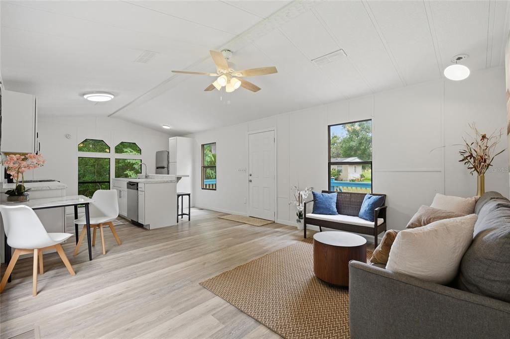 For Sale: $139,900 (2 beds, 1 baths, 784 Square Feet)