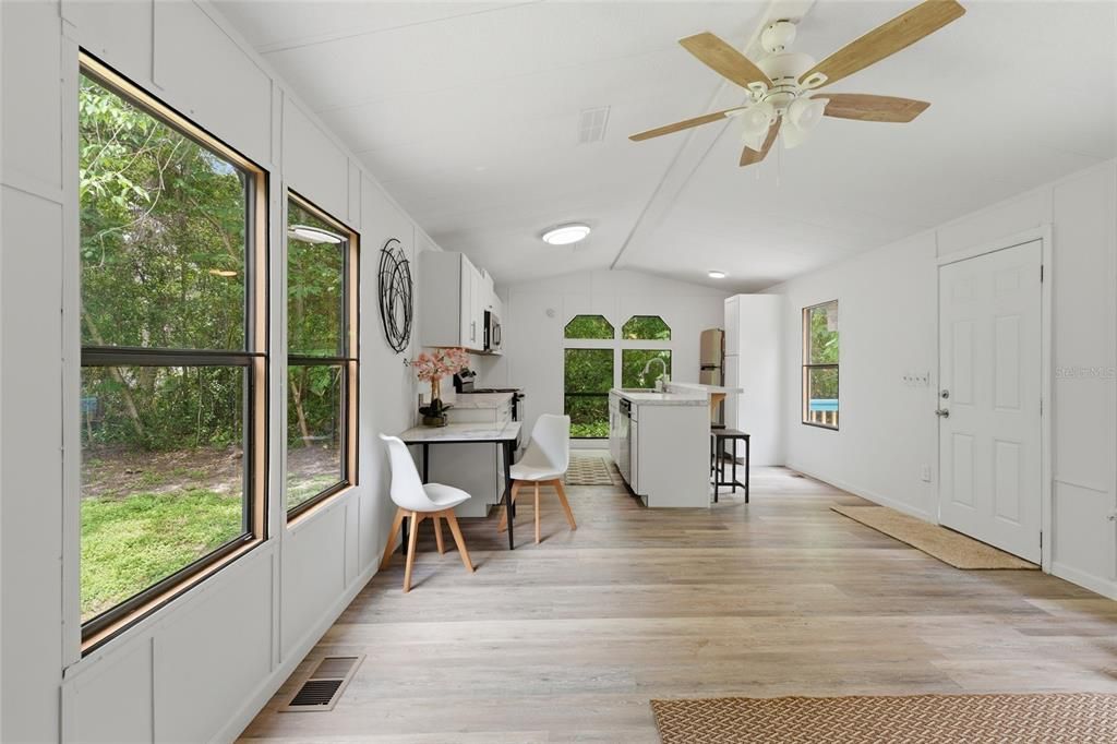 For Sale: $139,900 (2 beds, 1 baths, 784 Square Feet)