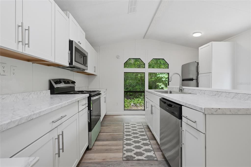 For Sale: $139,900 (2 beds, 1 baths, 784 Square Feet)