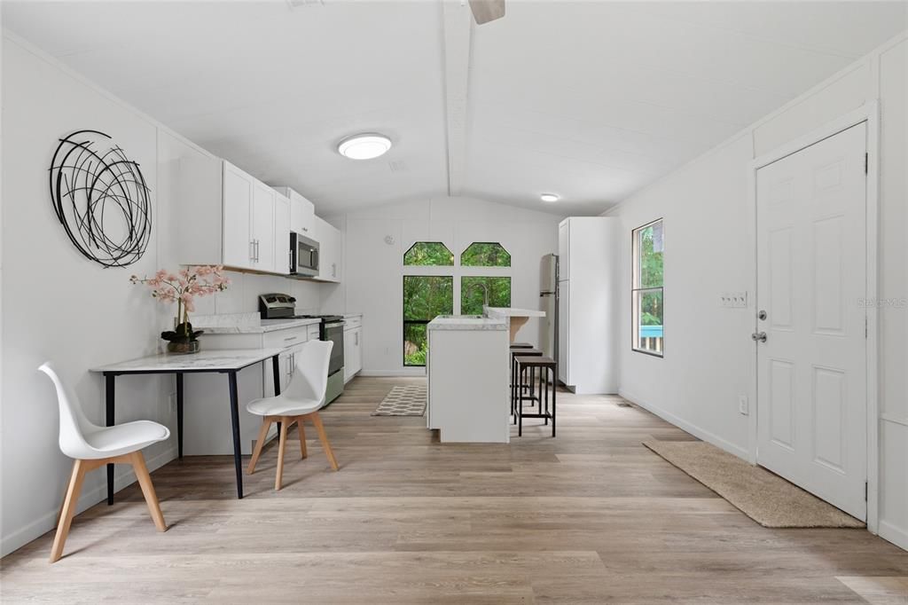 For Sale: $139,900 (2 beds, 1 baths, 784 Square Feet)