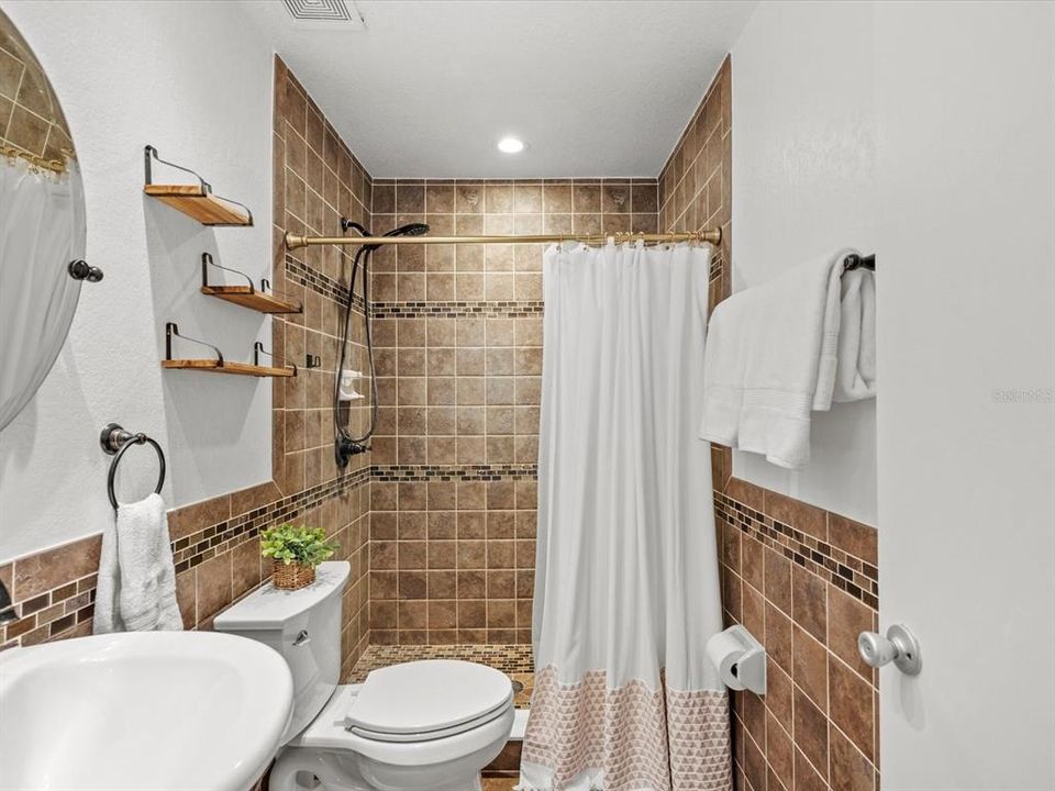 En Venta: $160,000 (2 camas, 1 baños, 993 Pies cuadrados)
