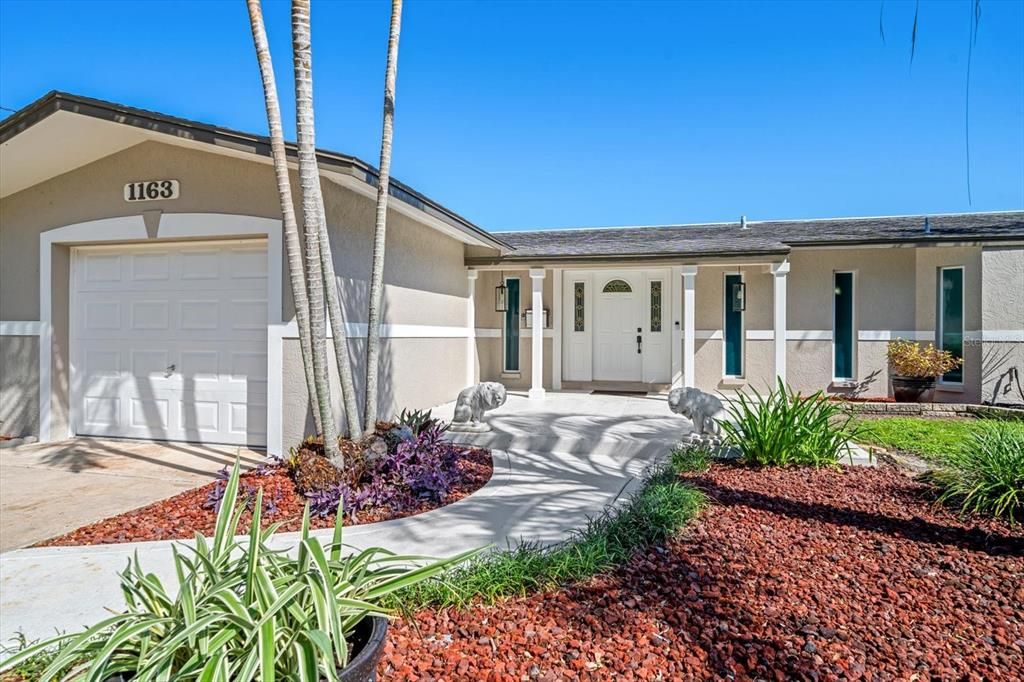 For Sale: $550,000 (3 beds, 2 baths, 1701 Square Feet)