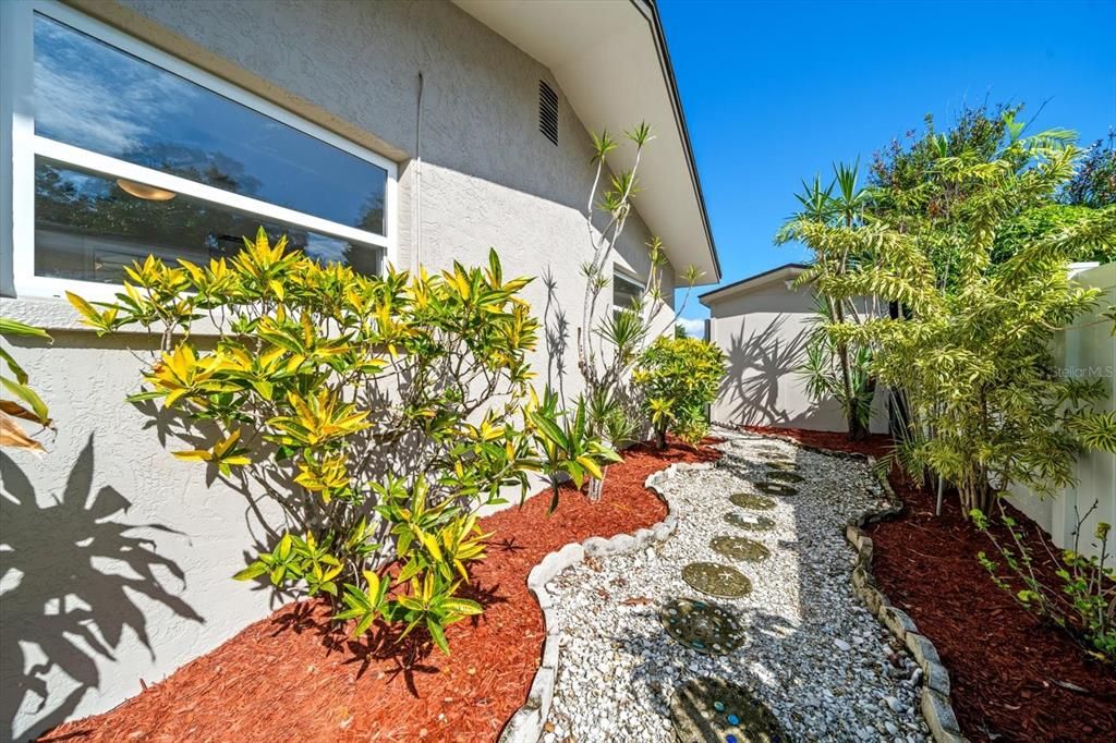 For Sale: $550,000 (3 beds, 2 baths, 1701 Square Feet)