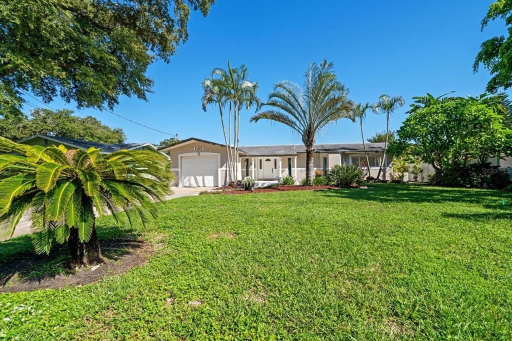 For Sale: $550,000 (3 beds, 2 baths, 1701 Square Feet)