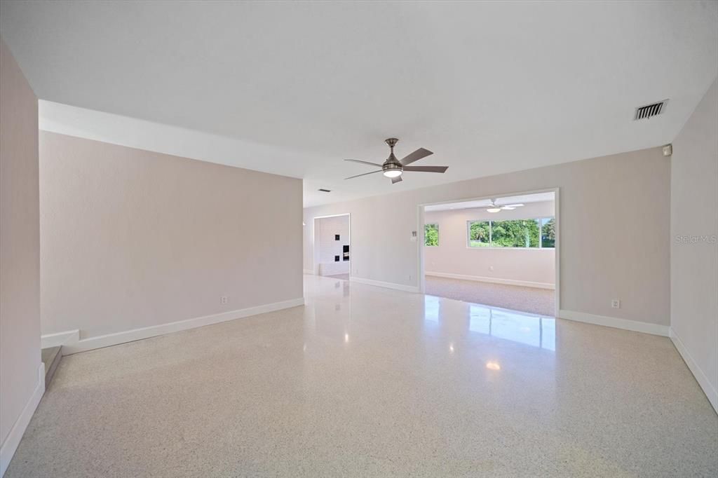 For Sale: $550,000 (3 beds, 2 baths, 1701 Square Feet)