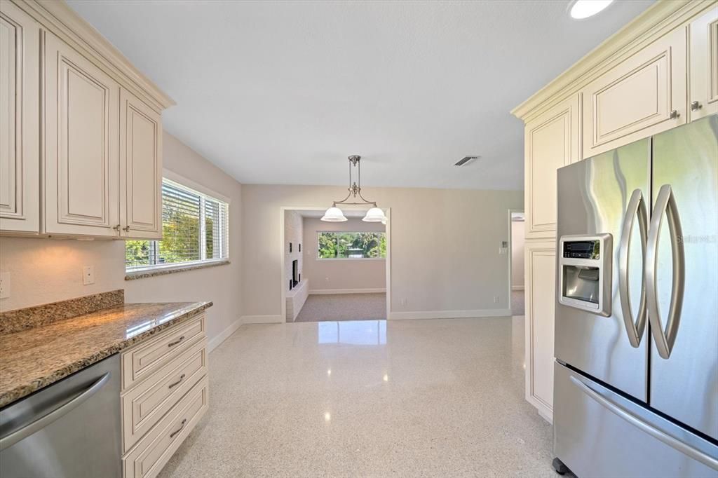 For Sale: $550,000 (3 beds, 2 baths, 1701 Square Feet)