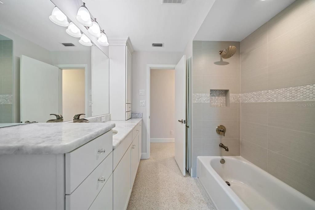 For Sale: $550,000 (3 beds, 2 baths, 1701 Square Feet)