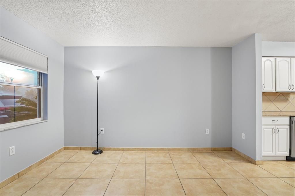 En Renta: $1,950 (3 camas, 1 baños, 910 Pies cuadrados)