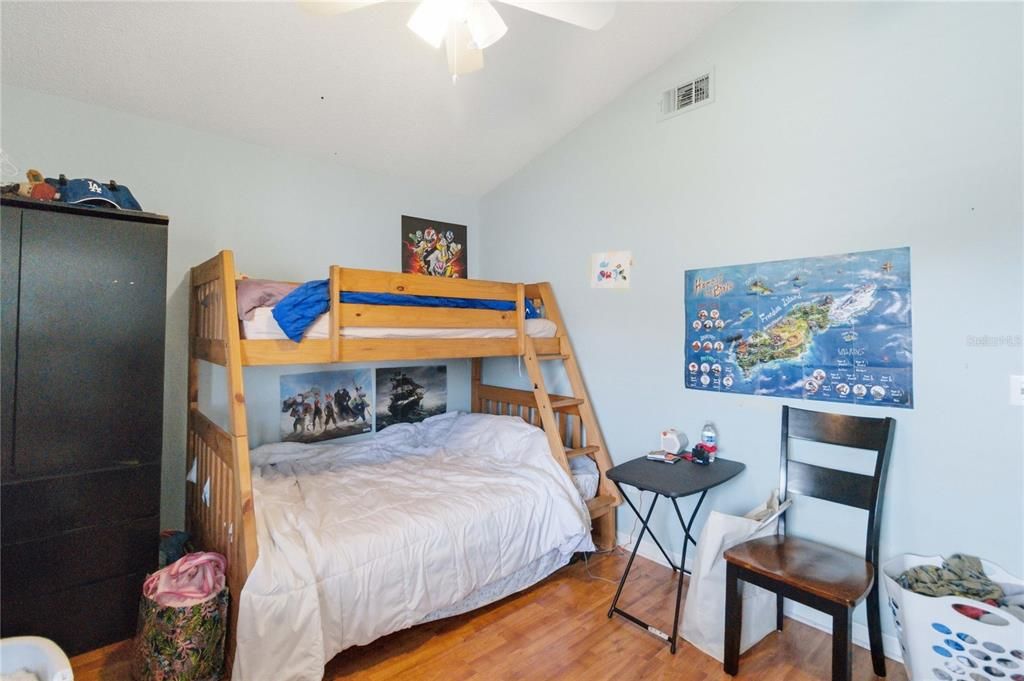 Activo con contrato: $350,000 (3 camas, 2 baños, 1520 Pies cuadrados)