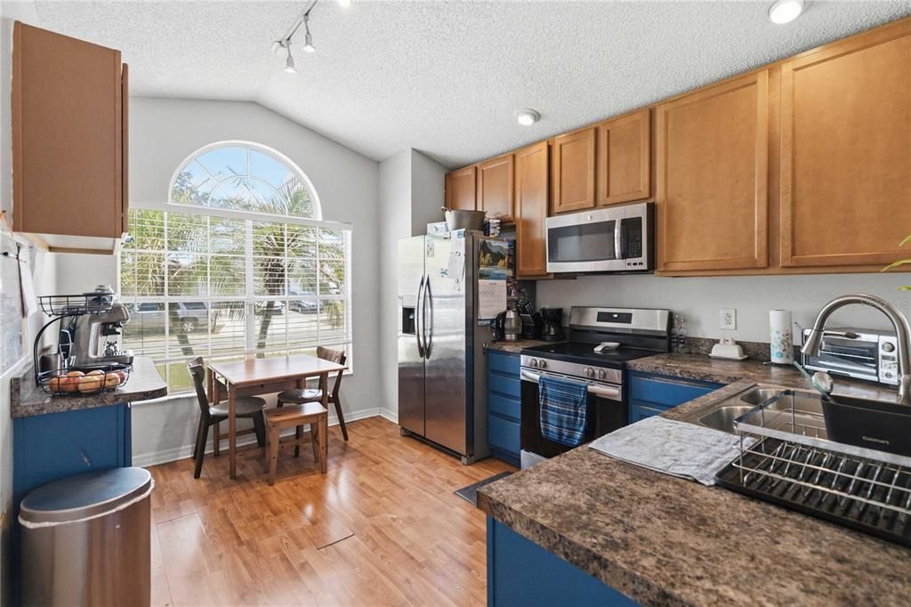 Activo con contrato: $350,000 (3 camas, 2 baños, 1520 Pies cuadrados)